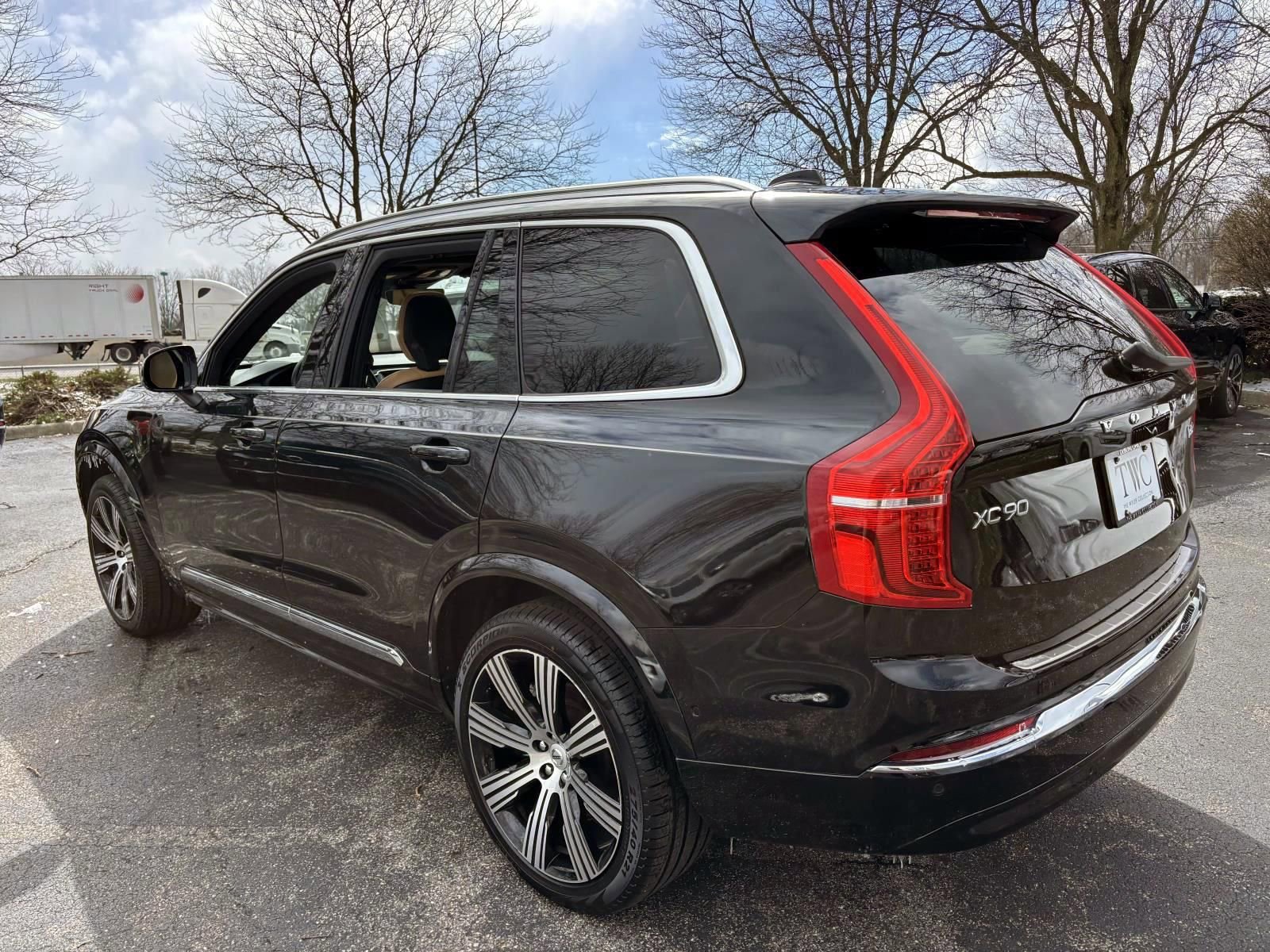 Used 2023 Volvo XC90 B6 Ultimate w/ Protection Package Premier image 7