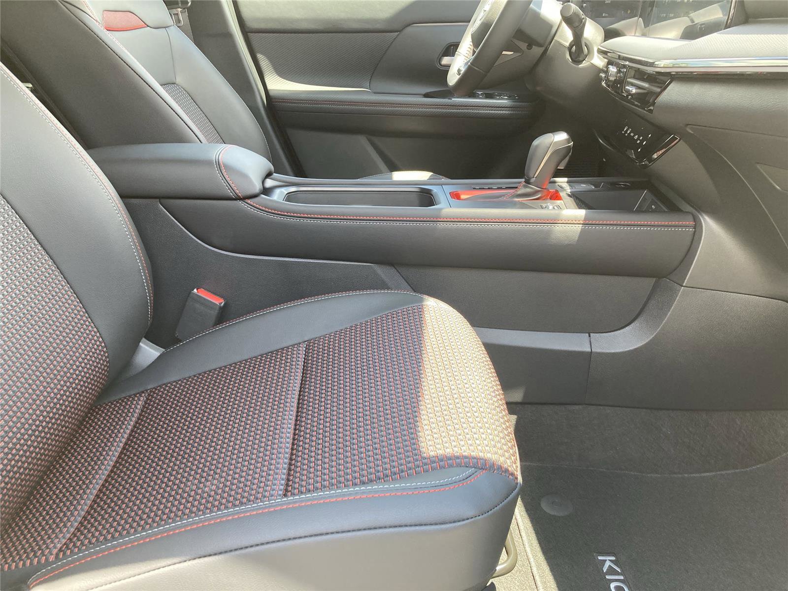 New 2025 Nissan Kicks SR image 33