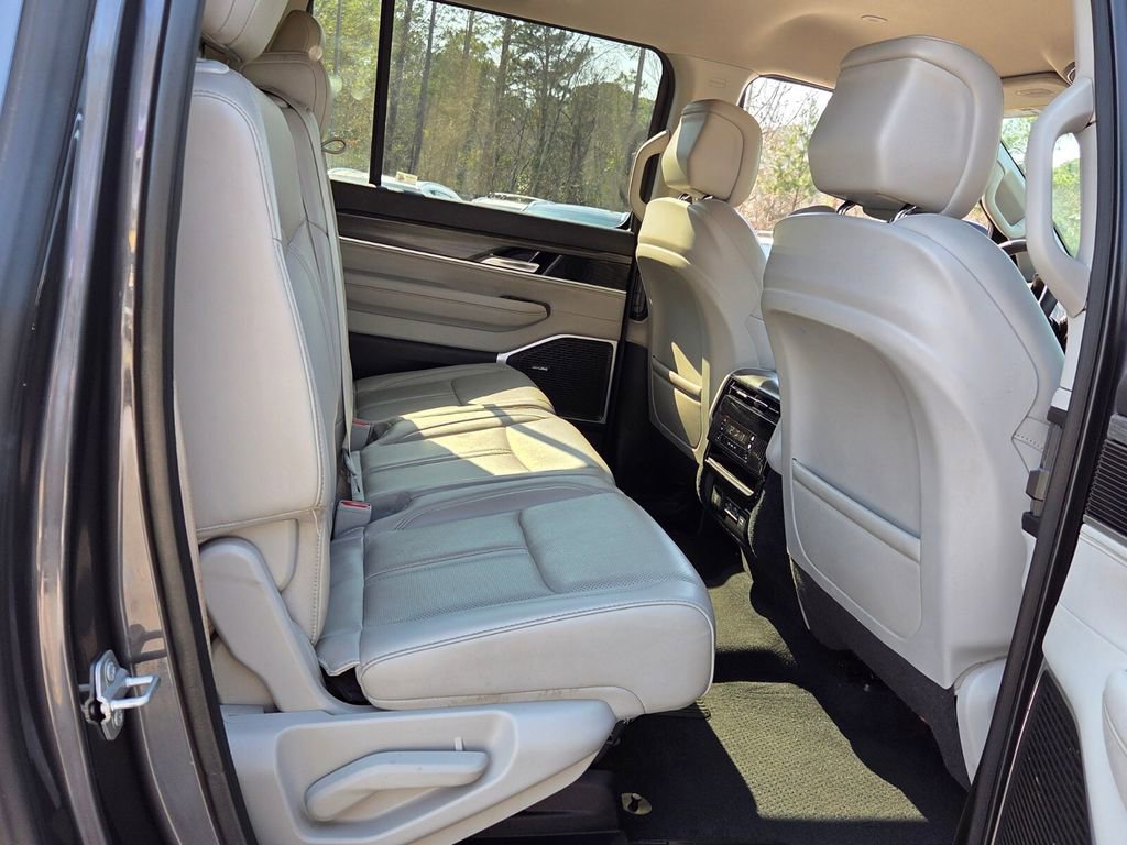 Used 2023 Jeep Wagoneer L Series III w/ Preferred Equipment Group image 14