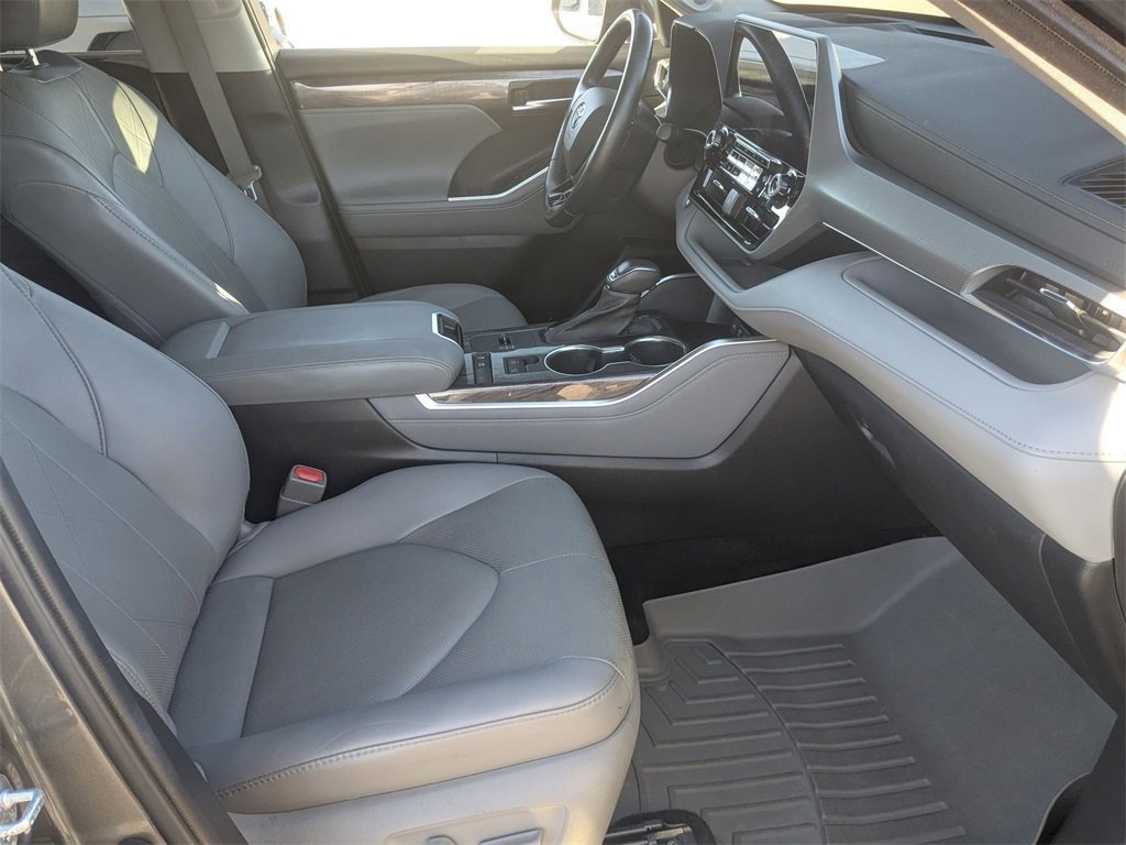 Used 2021 Toyota Highlander Platinum image 36