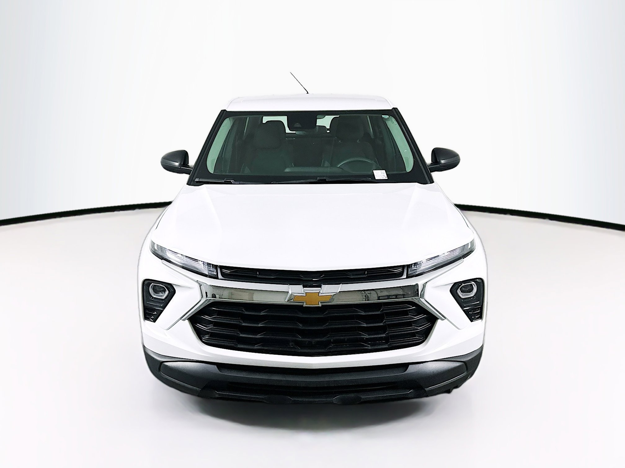 Used 2024 Chevrolet TrailBlazer LS image 2