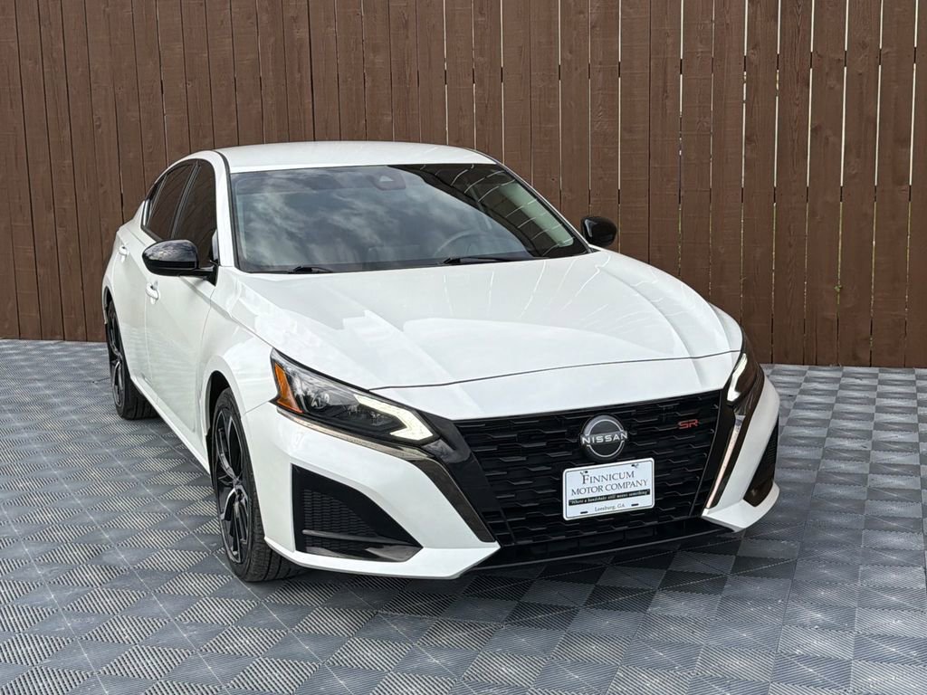 Used 2023 Nissan Altima 2.5 SR FWD image 10