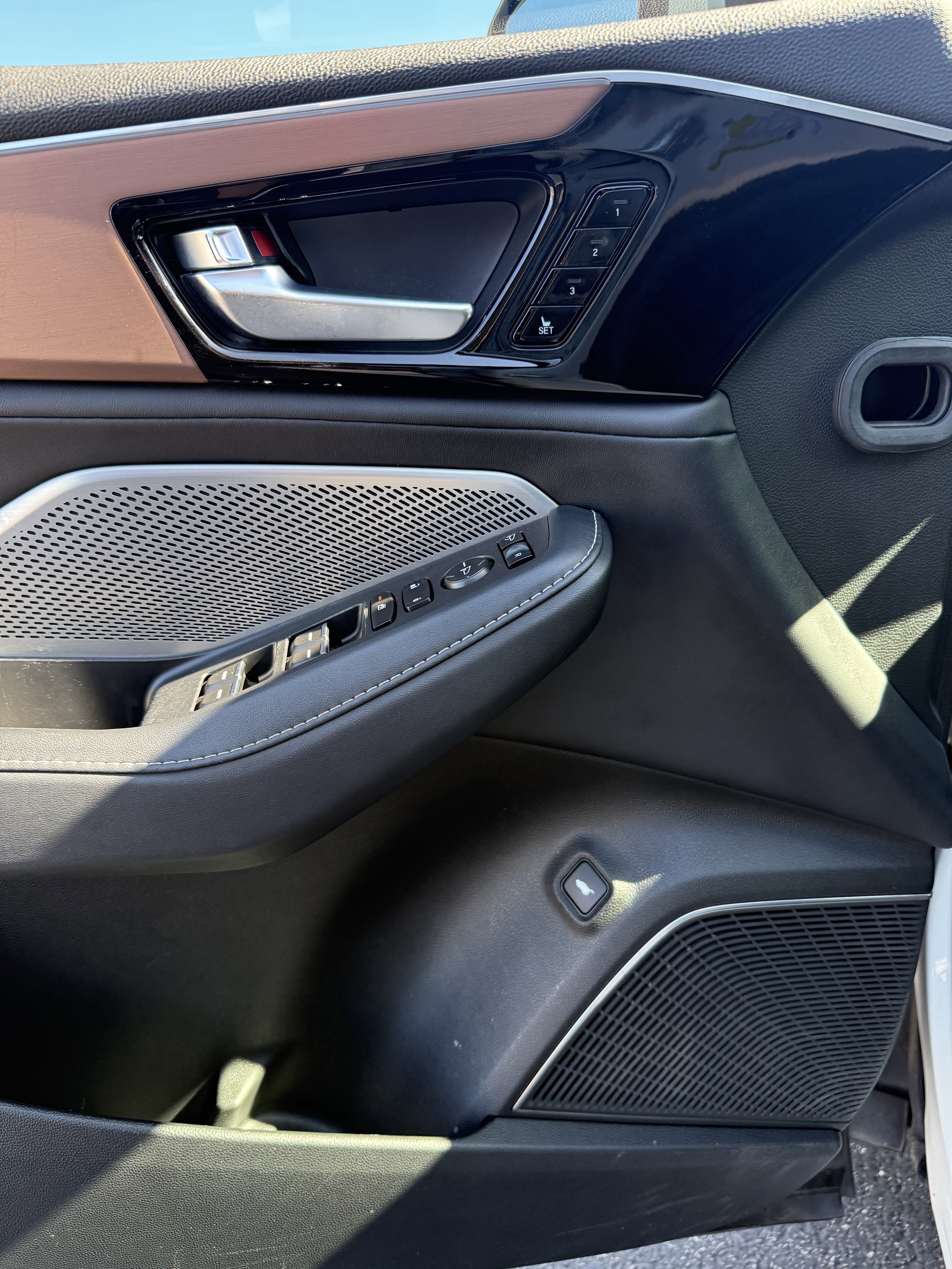 Used 2022 Acura MDX SH-AWD w/ Technology Package image 21