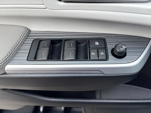 Used 2026 Toyota Sienna XLE FWD image 13
