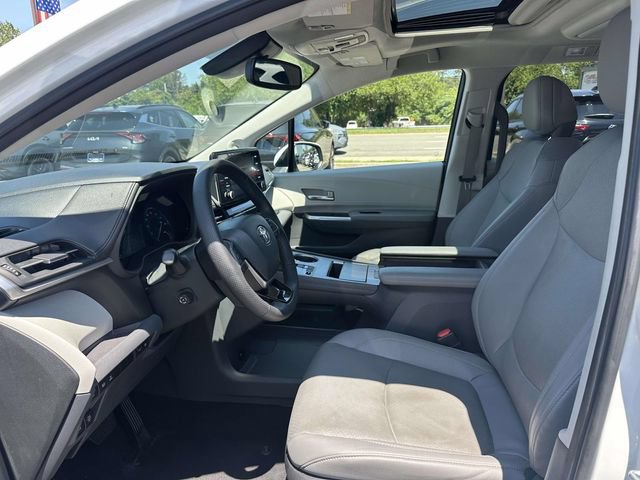Used 2023 Toyota Sienna Limited AWD/4WD image 21