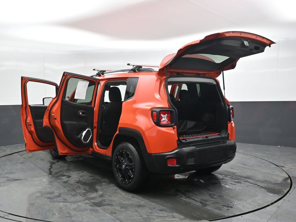 Used 2018 Jeep Renegade Latitude w/ Cold Weather Group image 54