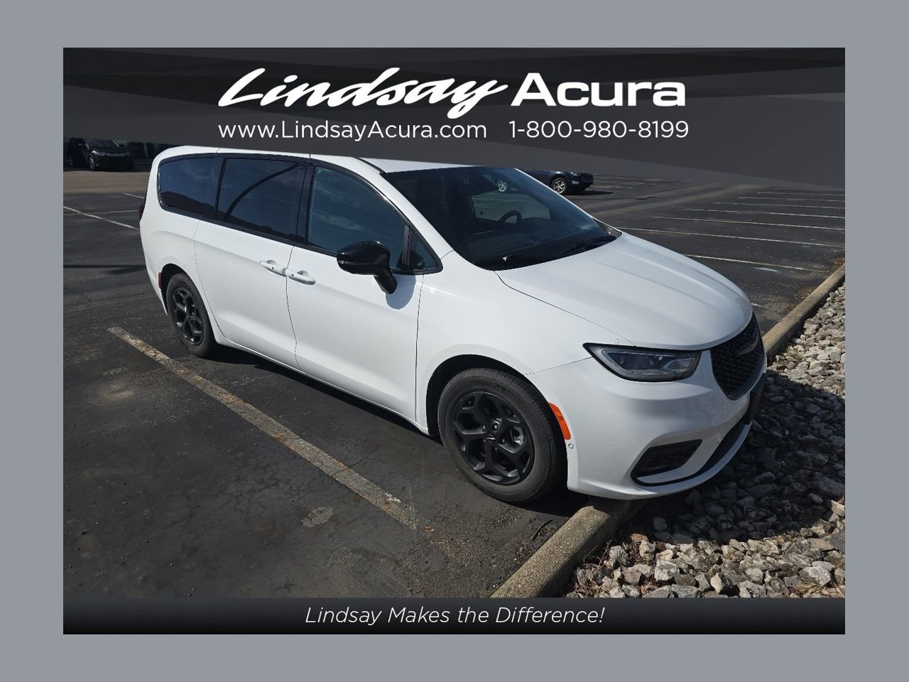 Used 2024 Chrysler Pacifica Limited FWD image 1