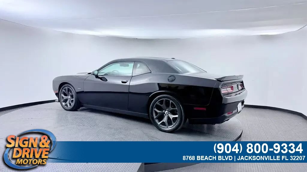 Used 2020 Dodge Challenger SXT w/ Blacktop Package RWD image 2