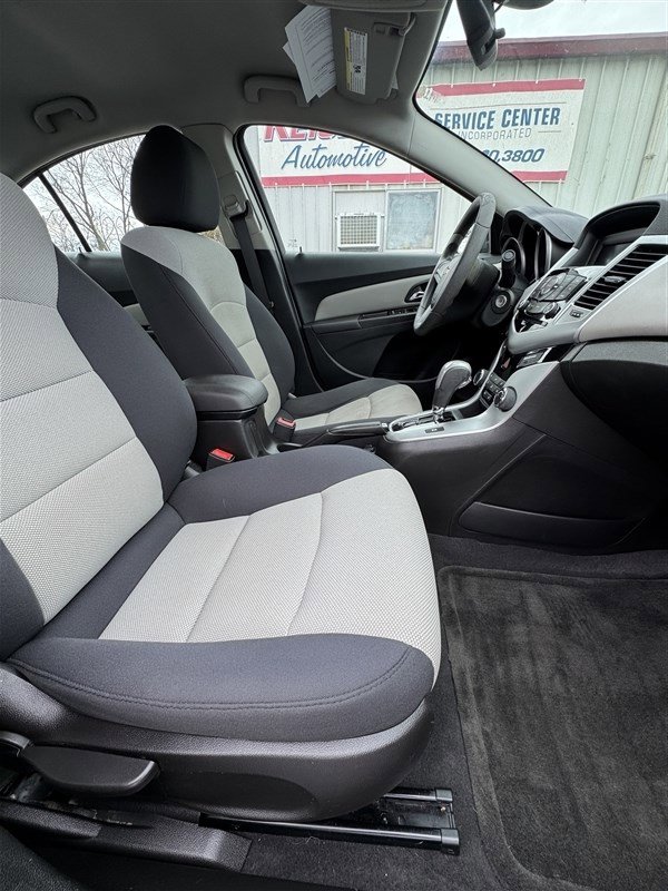 Used 2015 Chevrolet Cruze LS FWD image 14