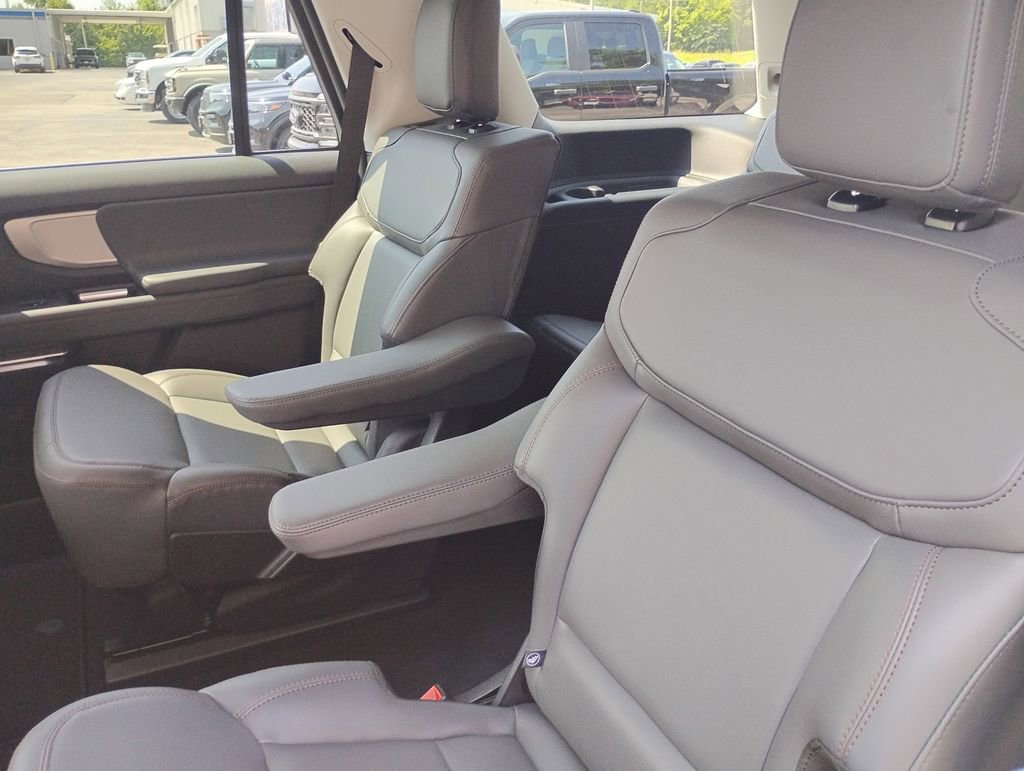 New 2025 Ford Expedition Active image 32