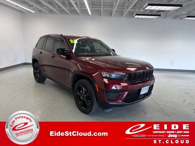 Used 2023 Jeep Grand Cherokee Altitude AWD/4WD image 1