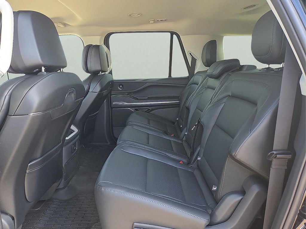 New 2026 Lincoln Navigator Premiere image 13