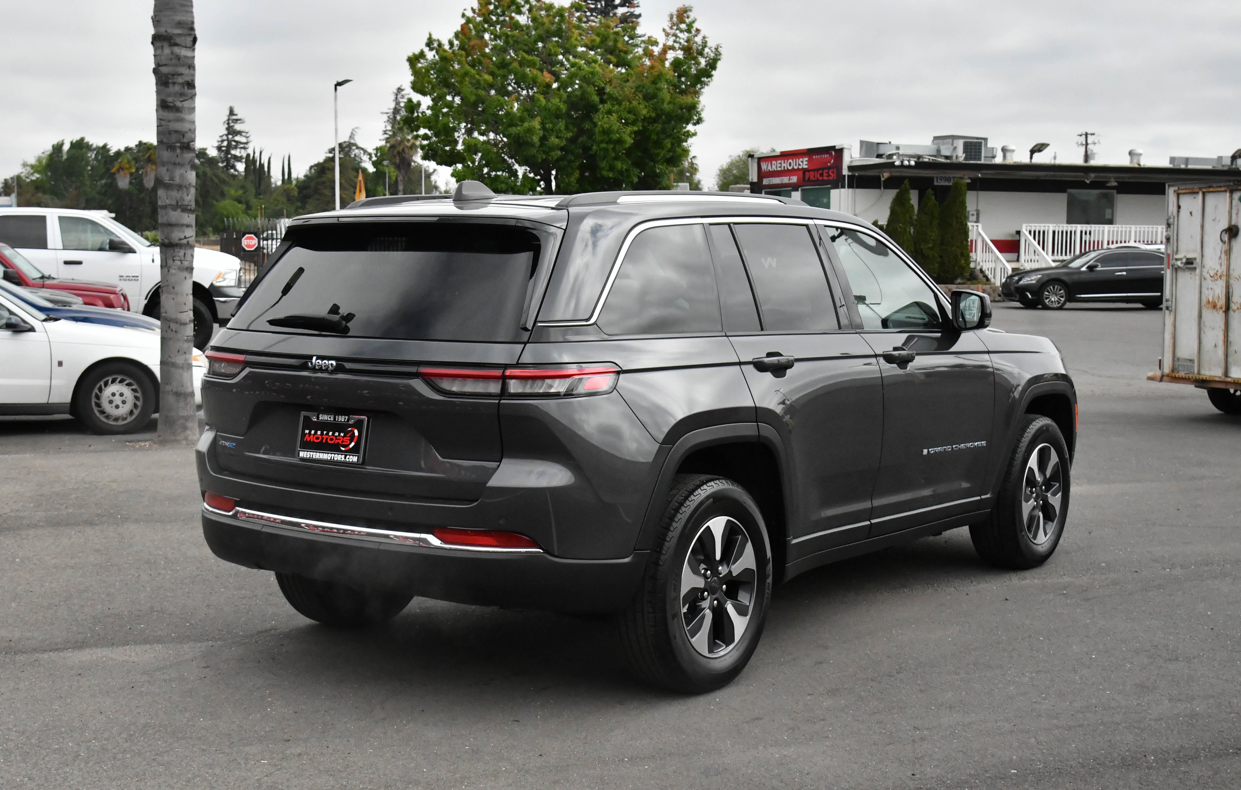 Used 2023 Jeep Grand Cherokee 4WD 4xe image 8