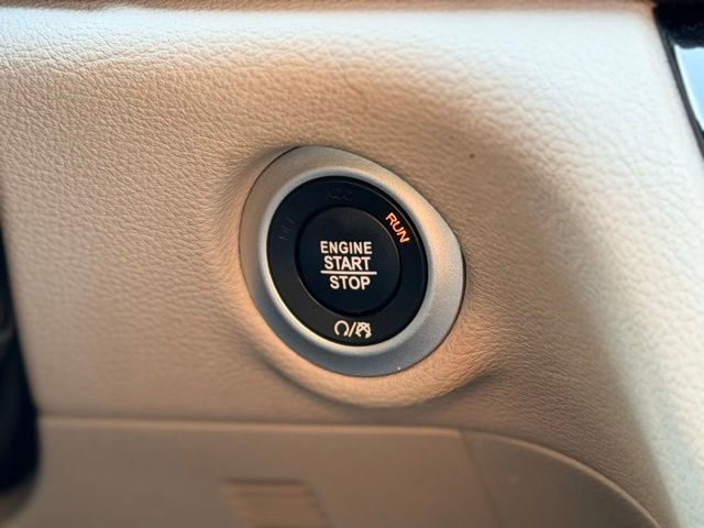 Used 2023 Chrysler Pacifica Limited image 13