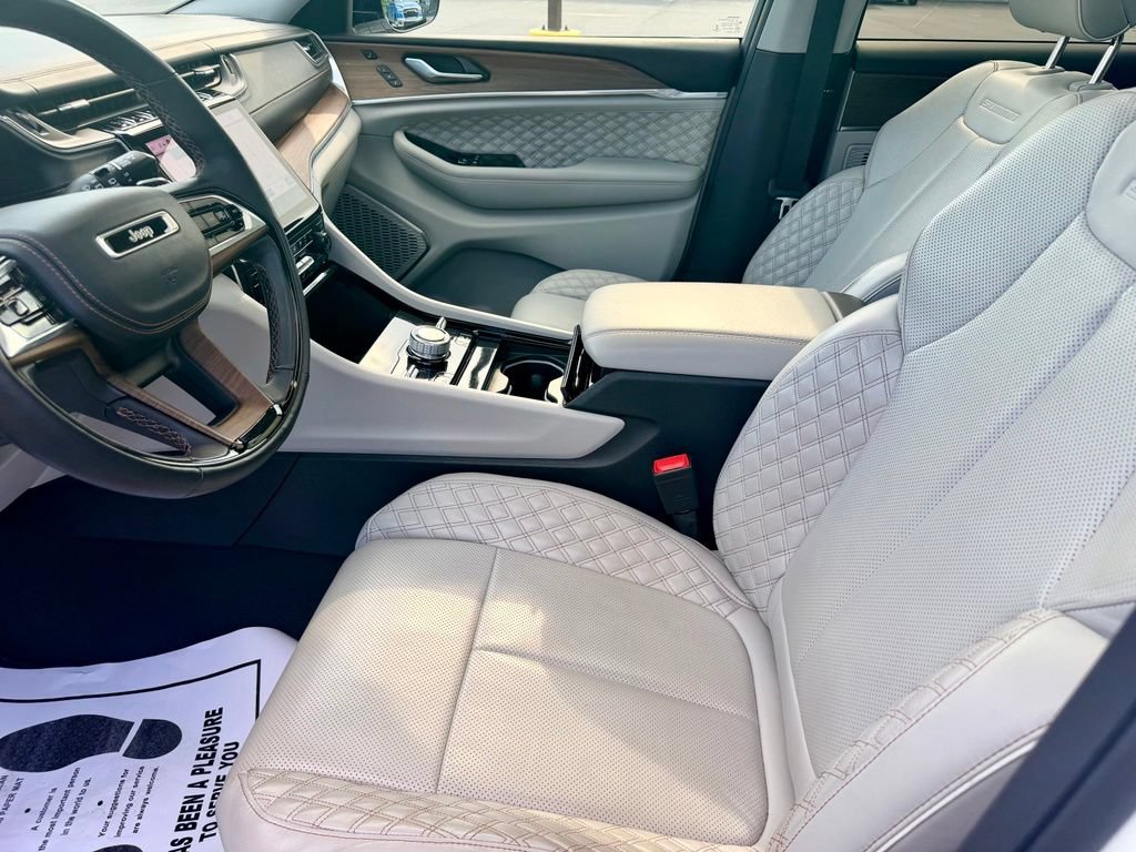 Used 2022 Jeep Grand Cherokee Summit w/ Adv Protech Group IV AWD/4WD image 9