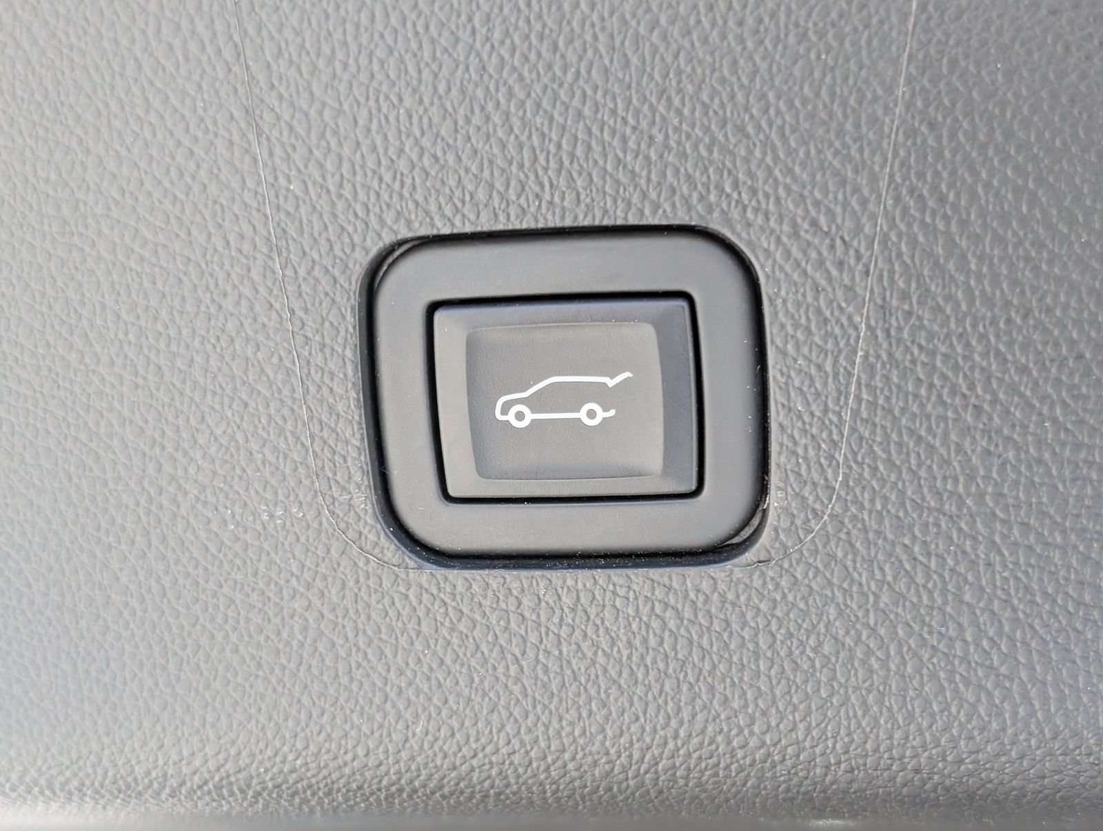 Used 2023 Chevrolet Traverse Premier AWD/4WD image 16