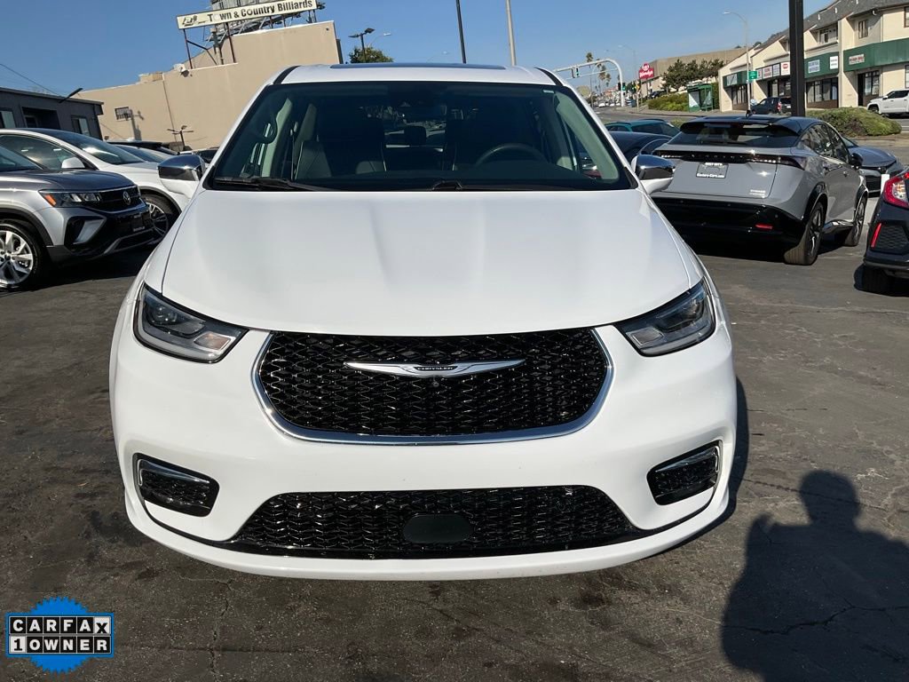 Used 2022 Chrysler Pacifica Limited w/ Uconnect Theater Family Group image 99