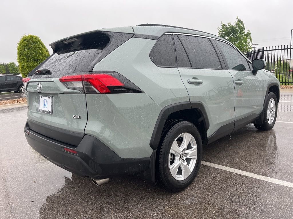 Used 2021 Toyota RAV4 XLE w/ Convenience Package image 4