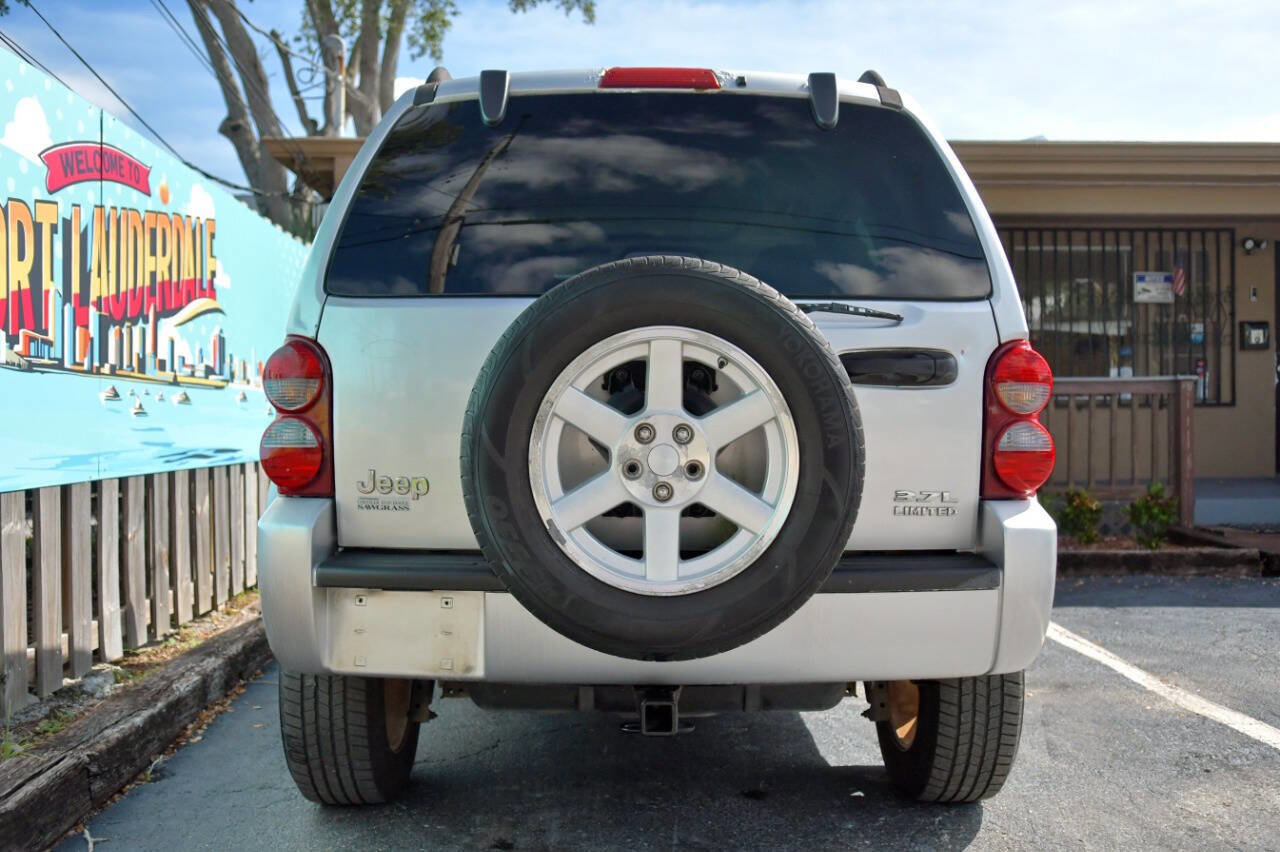 Used 2005 Jeep Liberty Limited image 32