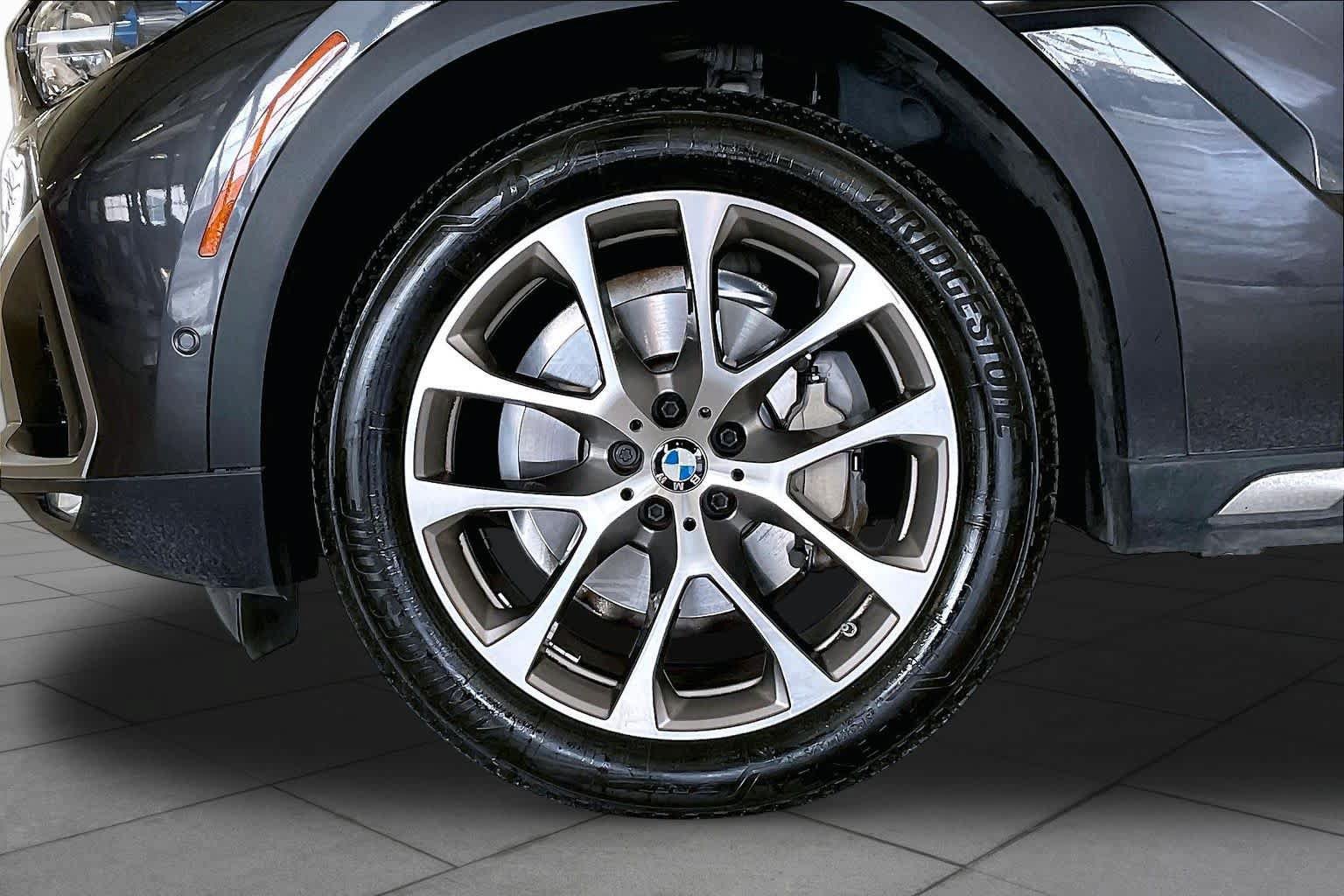 Used 2021 BMW X6 xDrive40i w/ Executive Package 2 AWD/4WD image 10