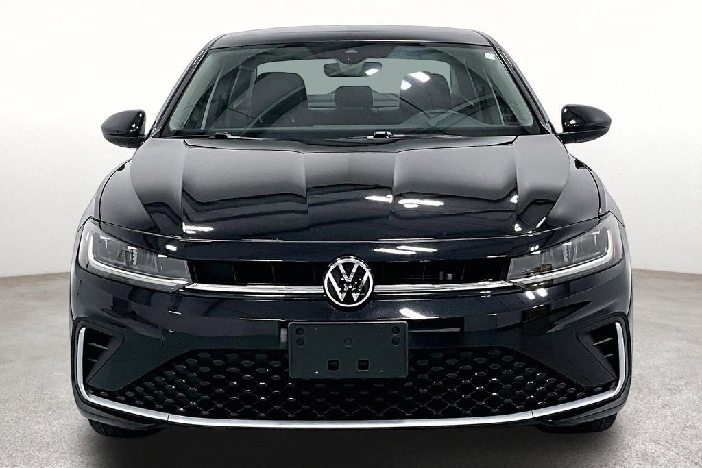 Used 2025 Volkswagen Jetta SE FWD image 4