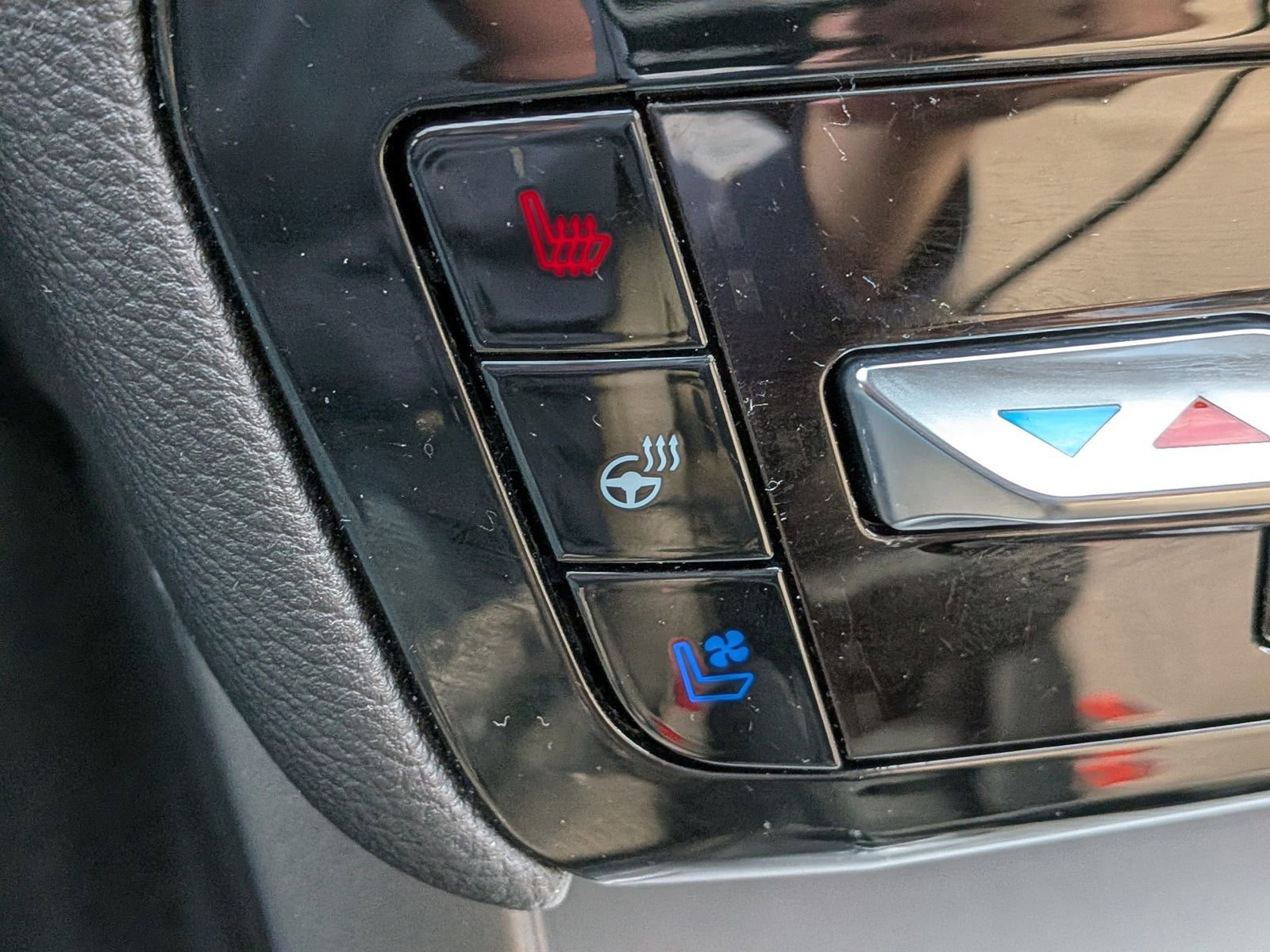 Certified 2023 Ford Explorer Limited w/ Limited Technology Package image 27