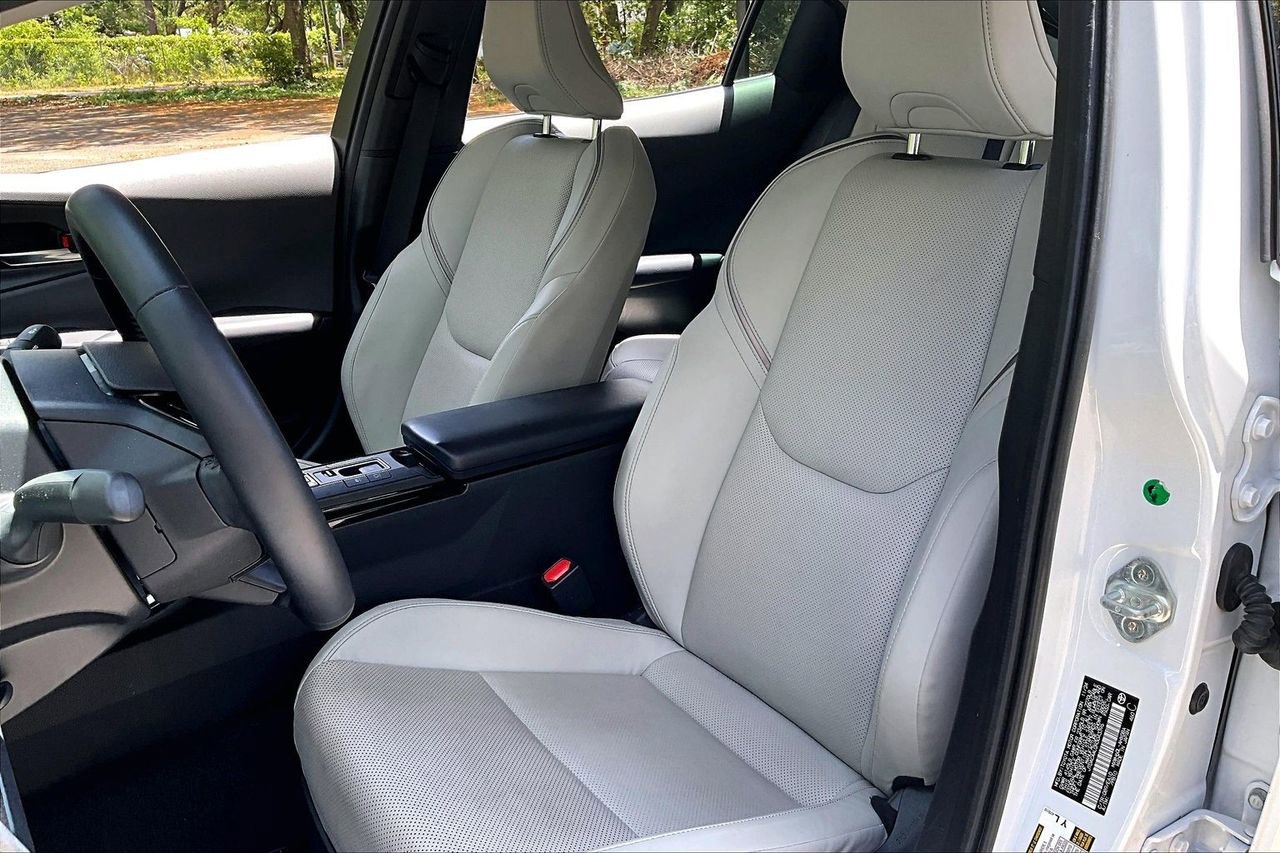 Used 2024 Toyota Prius XLE FWD image 18