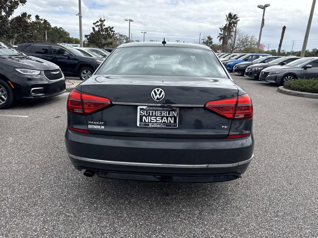 Used 2016 Volkswagen Passat 1.8T R-Line w/ R-Line Lighting Package image 5