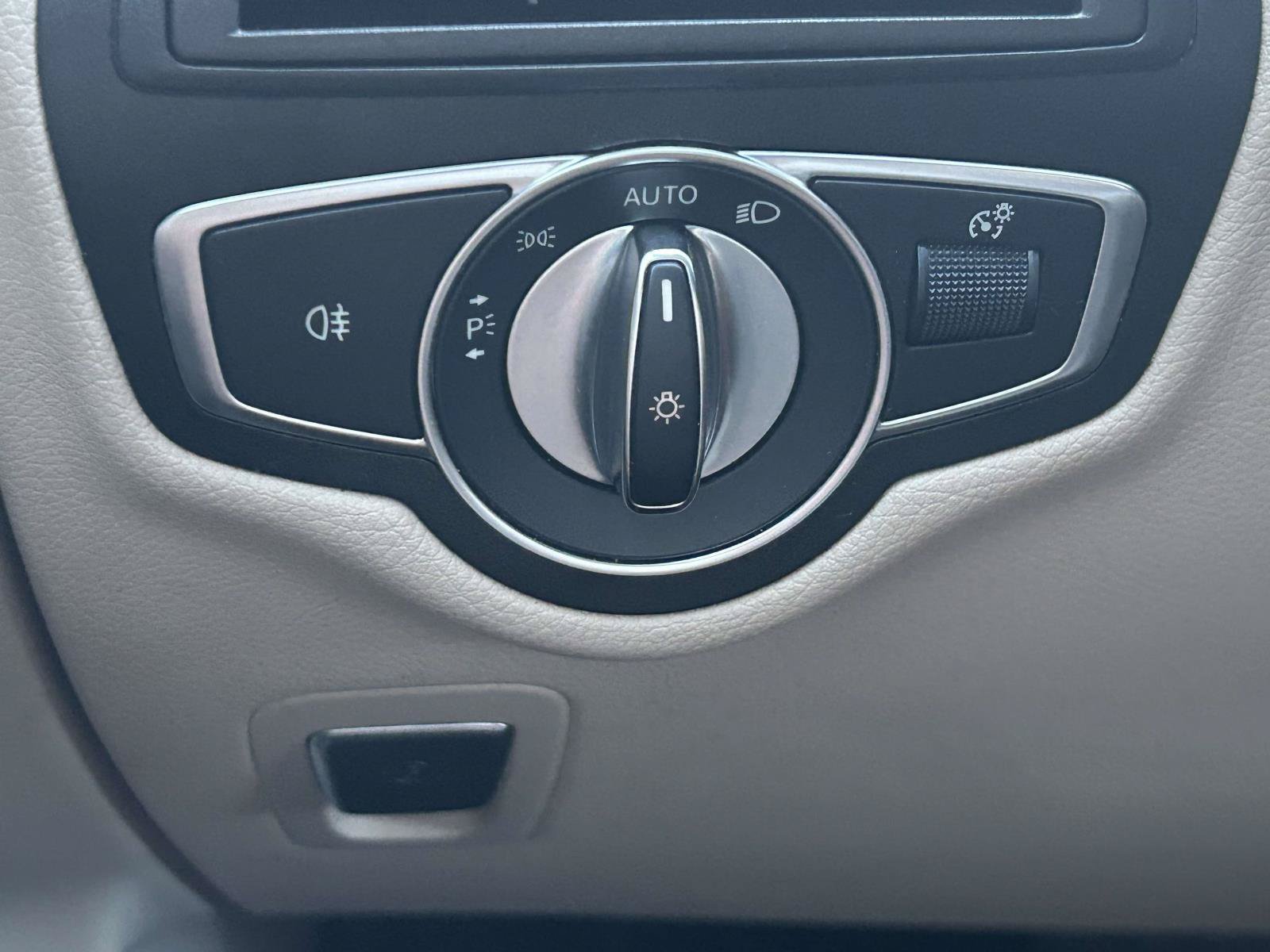 Used 2019 Mercedes-Benz GLC 300 image 24