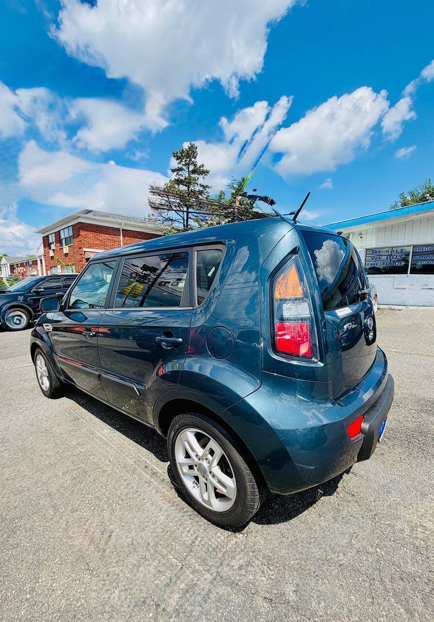 Used 2011 Kia Soul + w/ Audio Pkg FWD image 13
