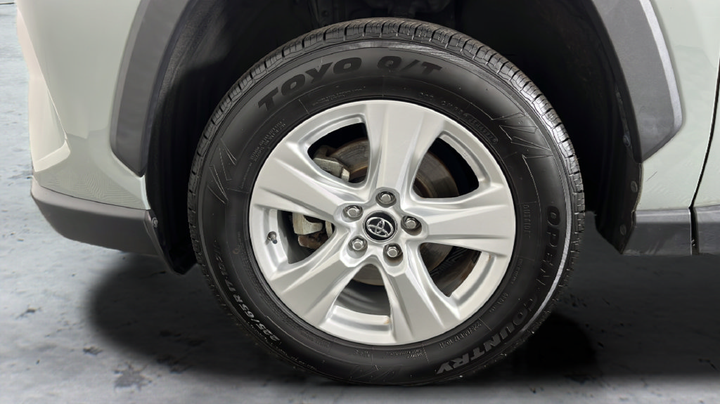 Used 2020 Toyota RAV4 XLE w/ Convenience Package FWD image 47
