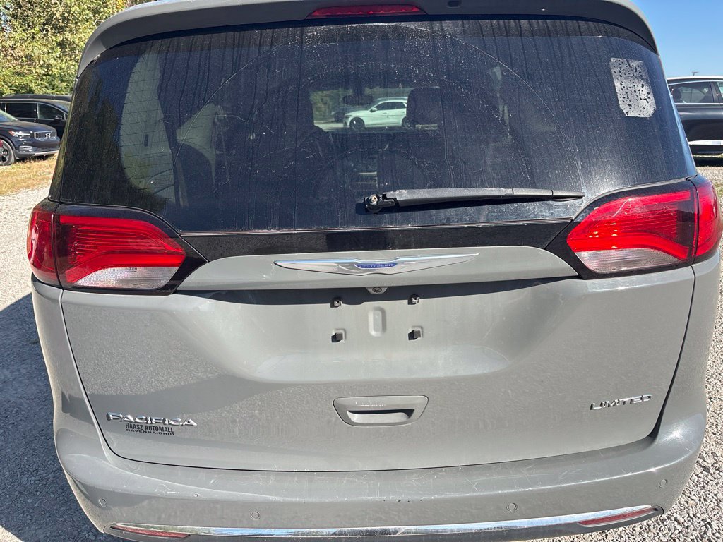 Used 2020 Chrysler Pacifica Limited FWD image 4