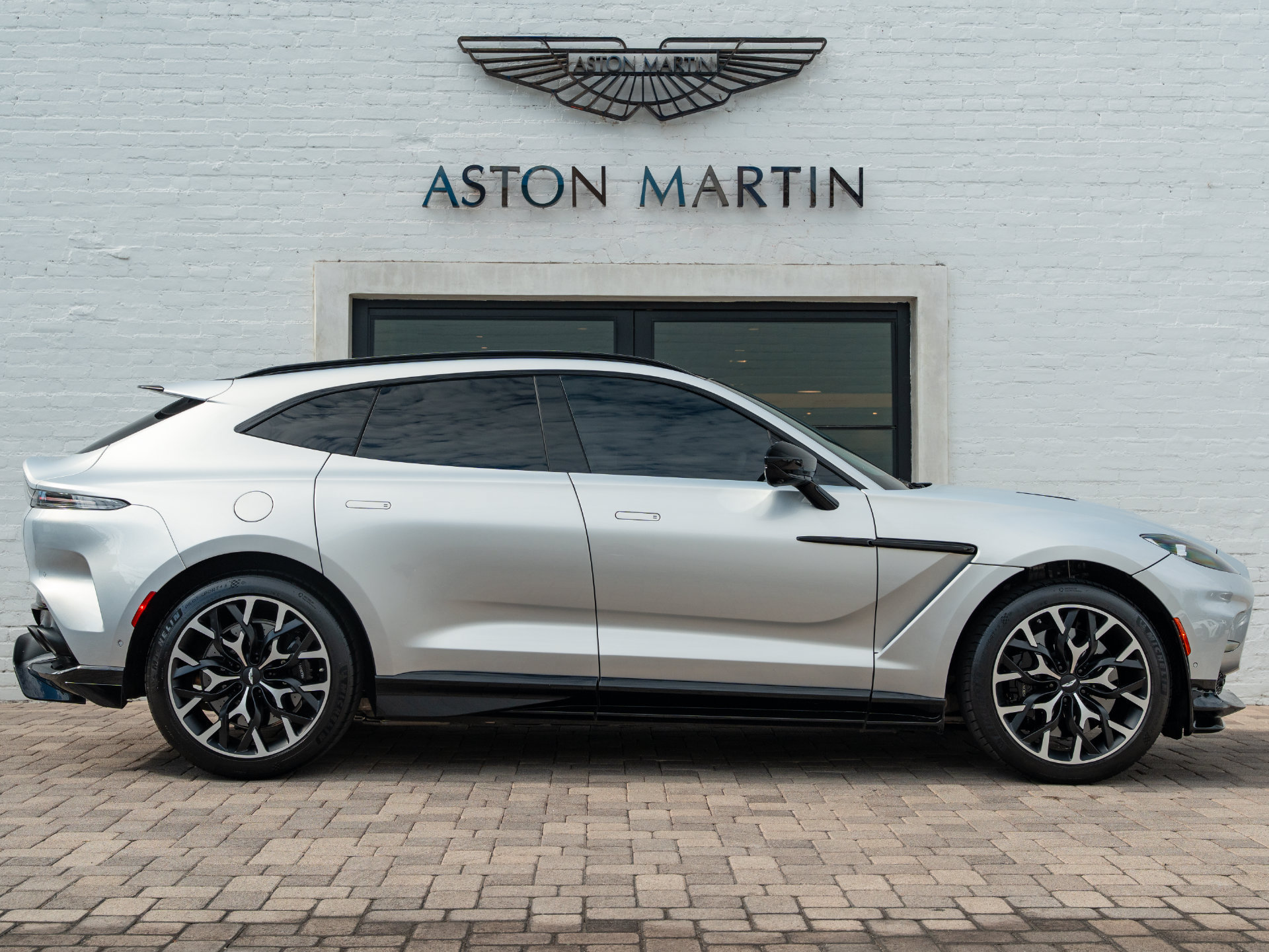 Used 2023 Aston Martin DBX 707 AWD/4WD image 9
