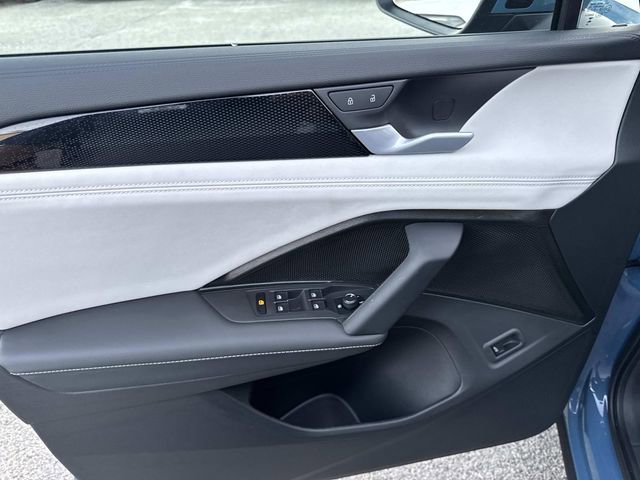 Used 2025 Volkswagen Tiguan SE w/ Panoramic Sunroof Package image 16