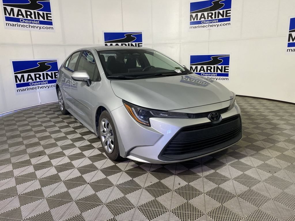 Used 2025 Toyota Corolla LE FWD image 1
