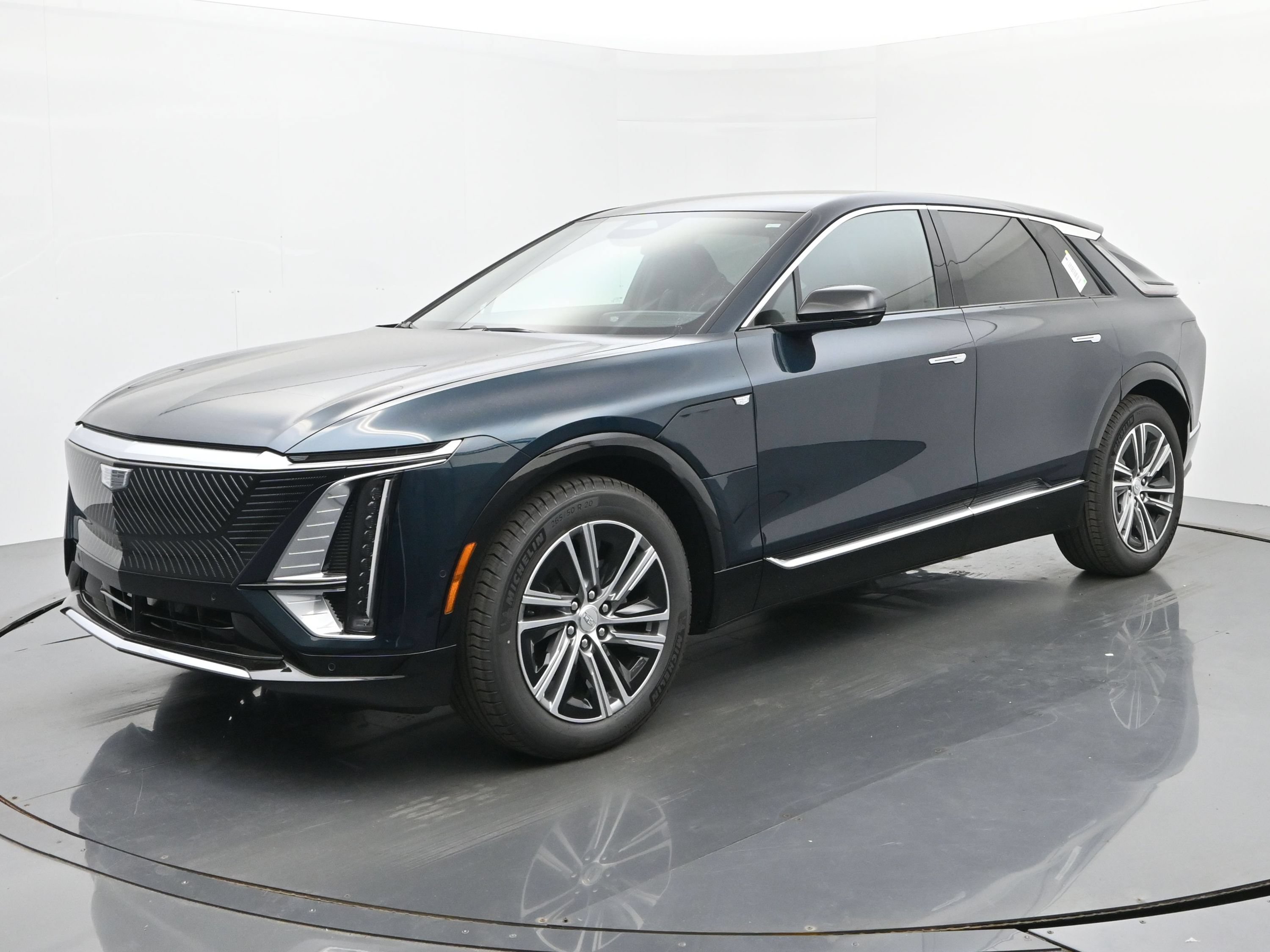 New 2026 Cadillac Lyriq Luxury w/ LPO, Floor Liner Package