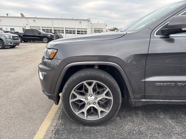 Used 2018 Jeep Grand Cherokee Limited image 17