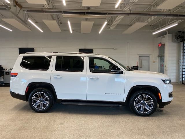 Used 2024 Jeep Wagoneer Series II AWD/4WD image 4