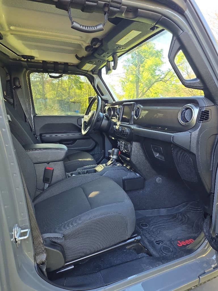 Used 2020 Jeep Wrangler Unlimited Sahara AWD/4WD image 17