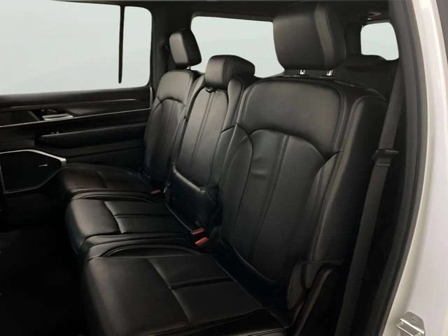 Used 2024 Jeep Wagoneer Series II w/ Flexible Seating Group RWD image 70