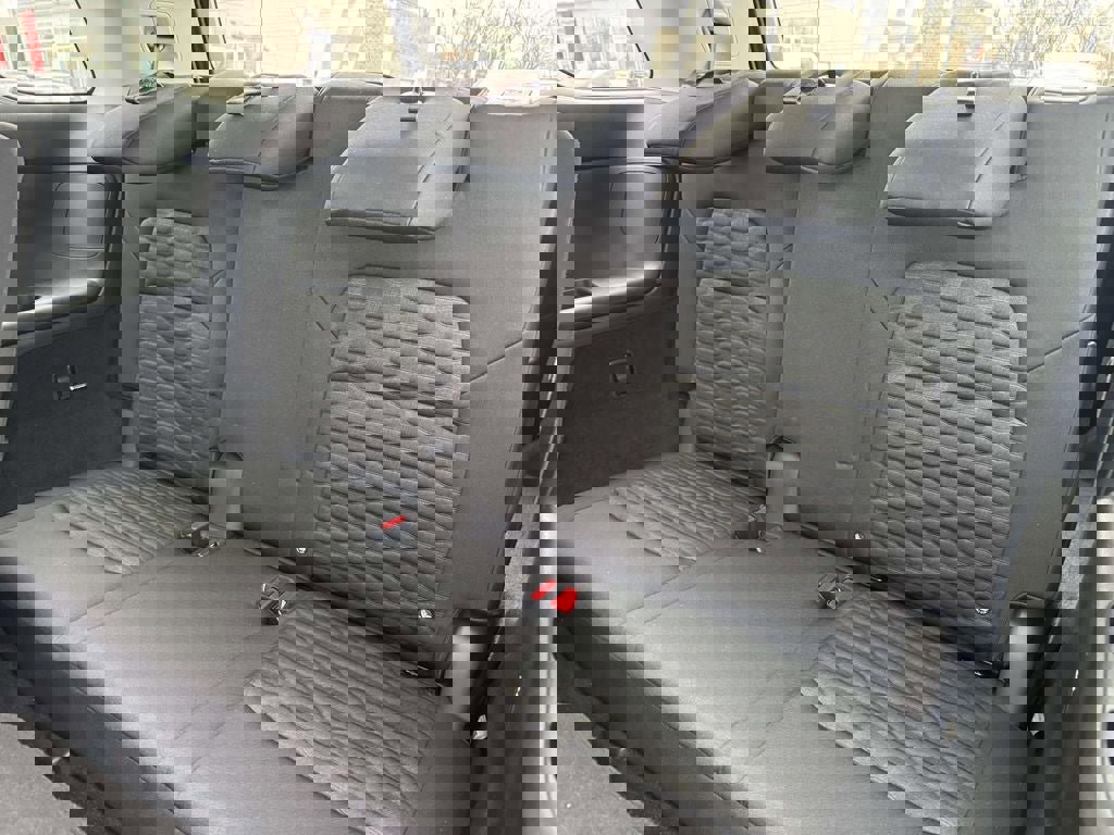 Used 2022 Nissan Pathfinder SV image 32