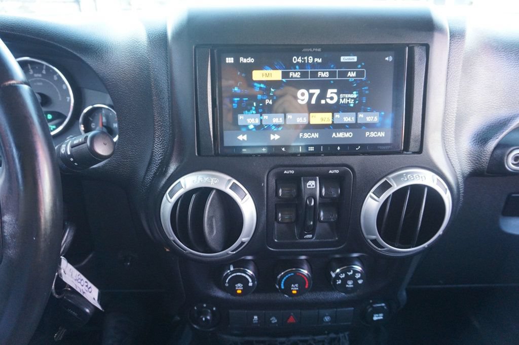 Used 2018 Jeep Wrangler Unlimited Sahara AWD/4WD image 28