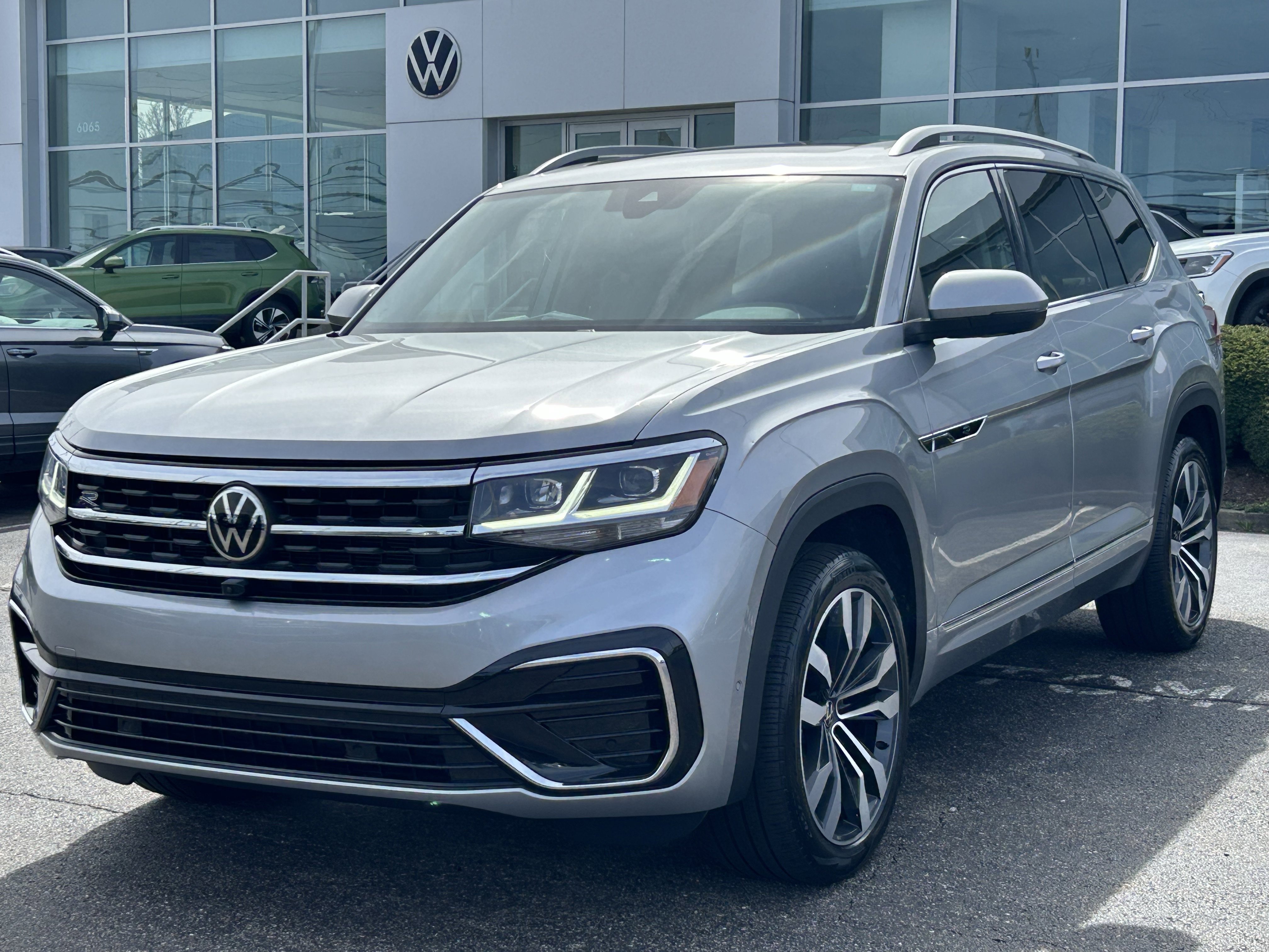 Certified 2022 Volkswagen Atlas SEL Premium image 3