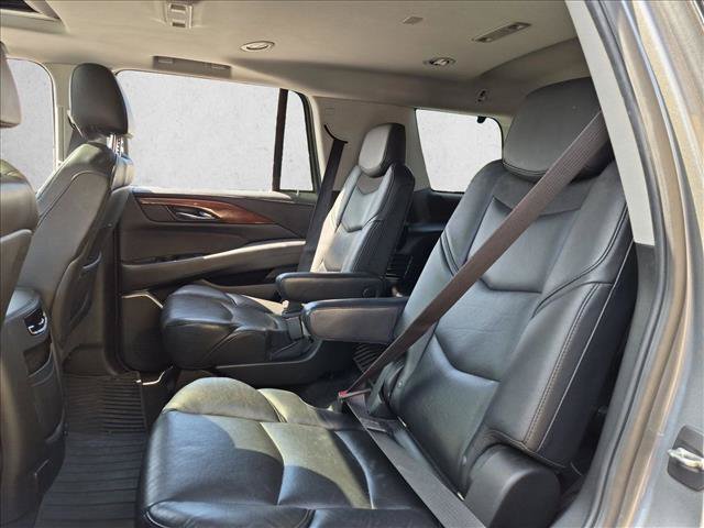 Used 2020 Cadillac Escalade Luxury w/ Escalade Sport Edition AWD/4WD image 13