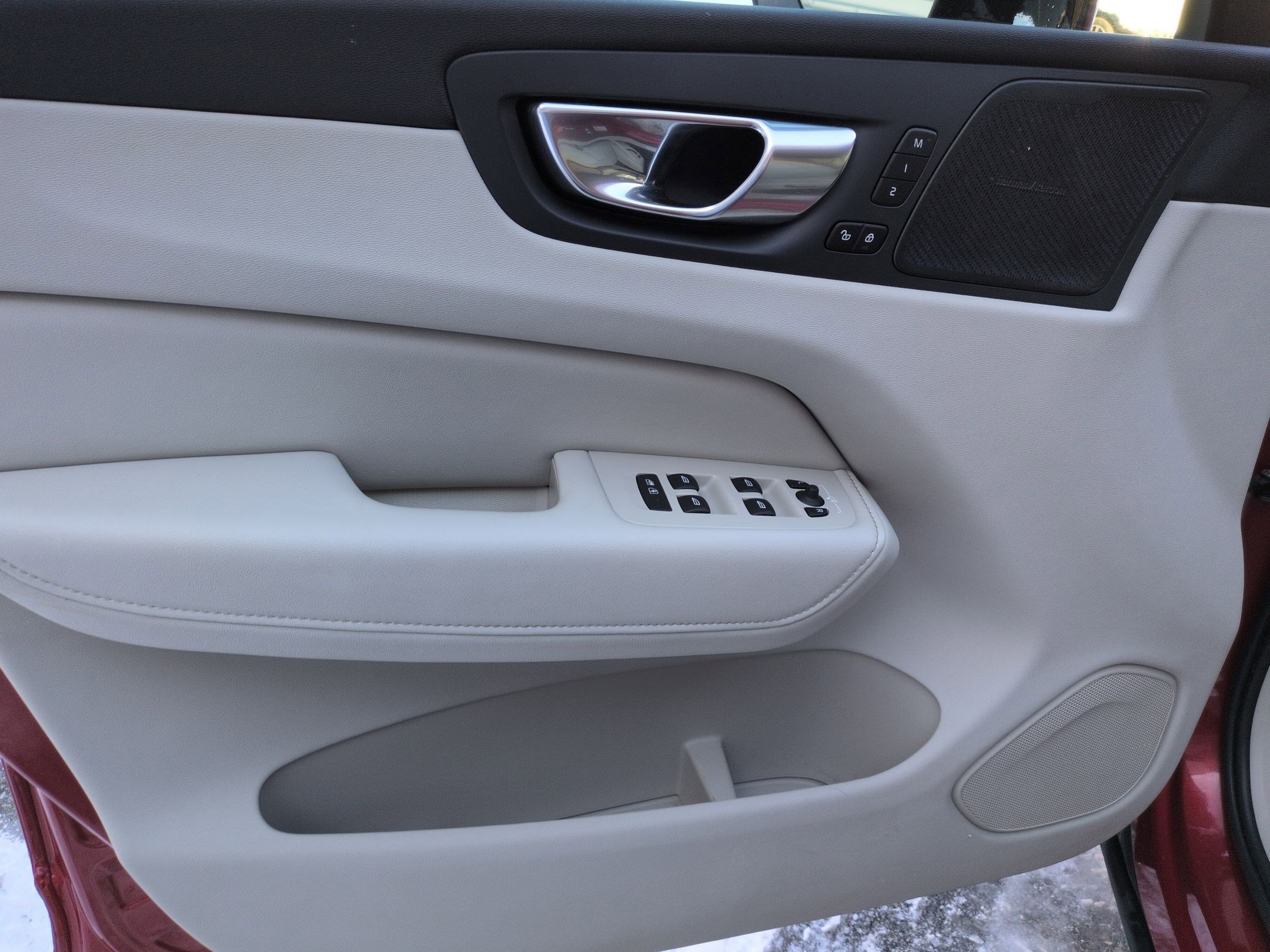 Certified 2023 Volvo XC60 T8 Plus image 12