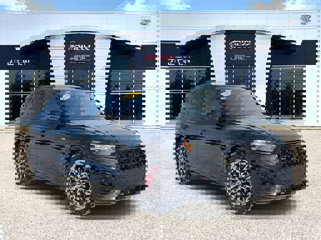 Used 2024 Audi Q5 e Prestige w/ Prestige Package image 1