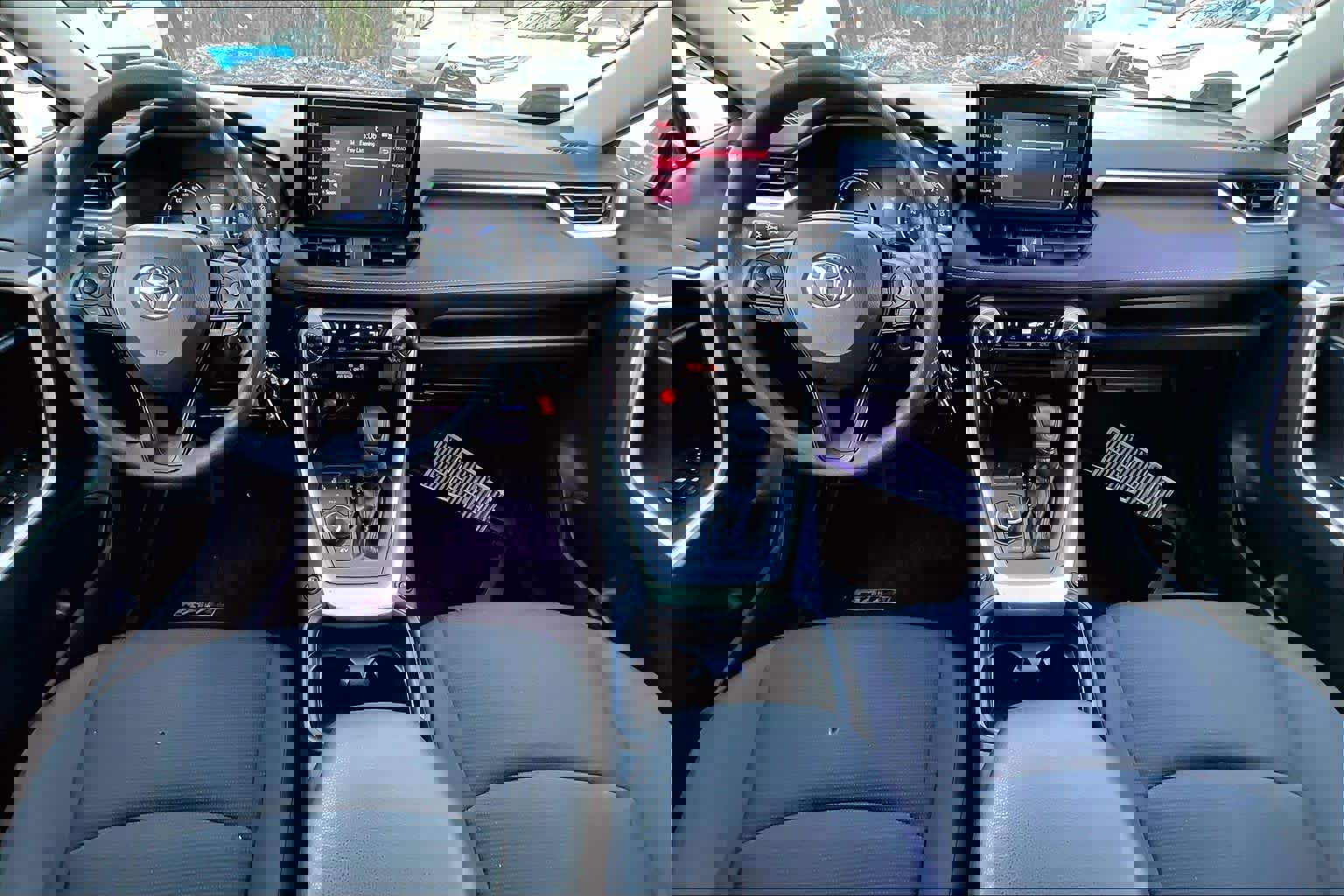 Used 2019 Toyota RAV4 LE w/ Carpet Mat Package image 14