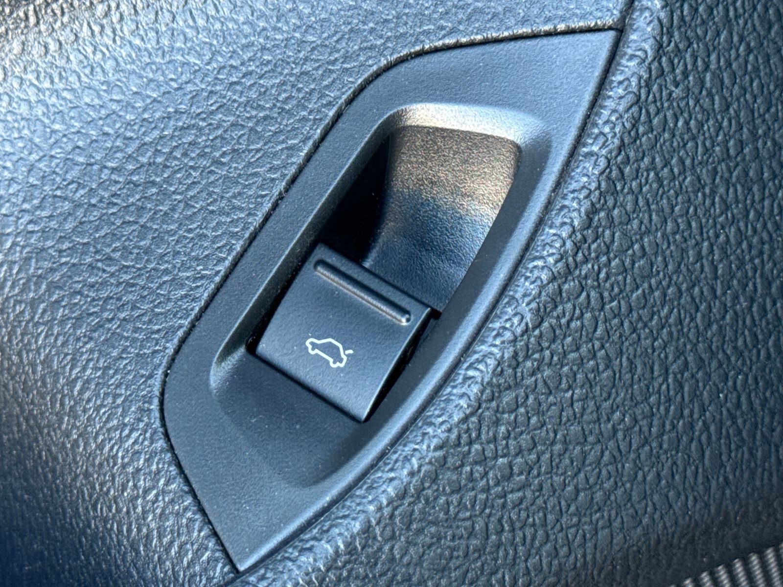 Certified 2021 Volkswagen Passat 2.0T SE image 29