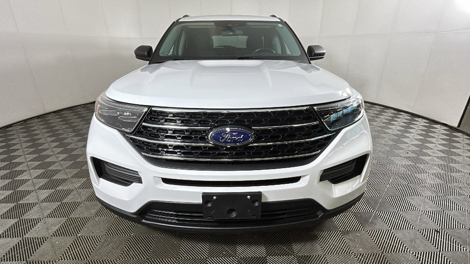 Used 2020 Ford Explorer XLT w/ Comfort Package AWD/4WD image 9