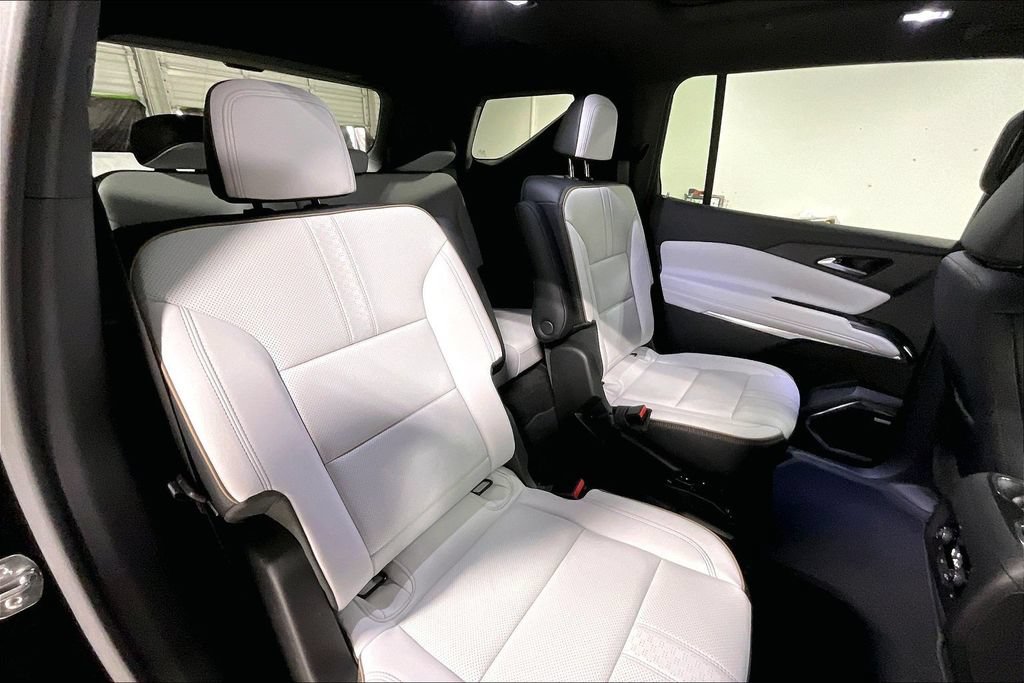 Used 2025 Chevrolet Traverse High Country w/ LPO, Floor Liner Package AWD/4WD image 33